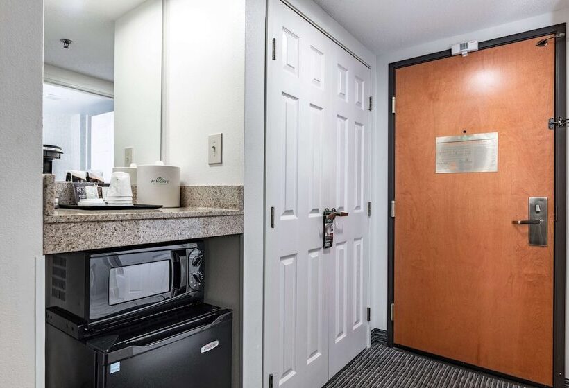 Номер Стандарт Адаптированный для Инвалидов, Wingate By Wyndham Parkersburg   Vienna