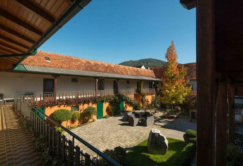 Номер Стандарт Вид на Сад, Wirtshaus Meißl