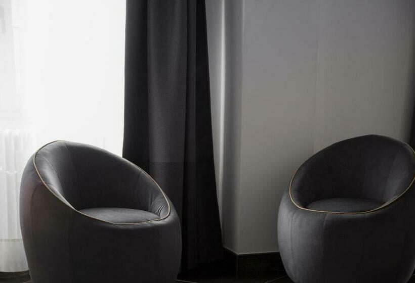 スイート, Interamnia Boutique