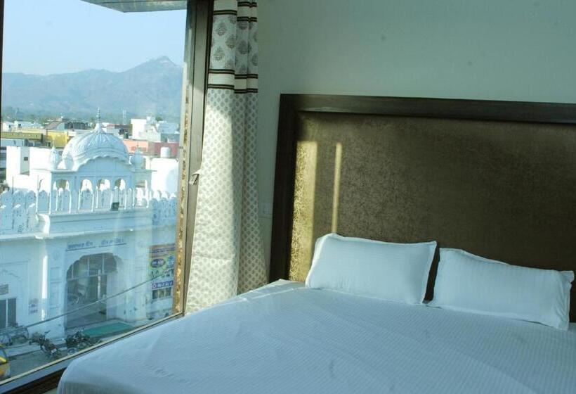 Семейный Номер, Temple View Inn