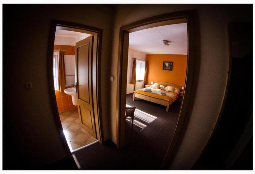 Номер Стандарт Трехместный, Horský Hotel Sněženka