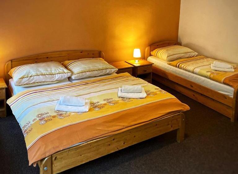 Номер Стандарт Трехместный, Horský Hotel Sněženka