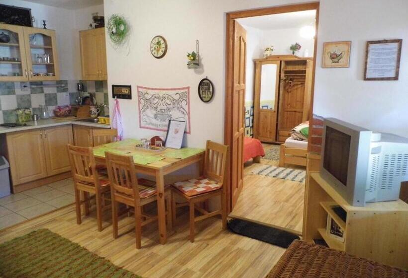 套房, Bakonyi Apartmanház Eplény