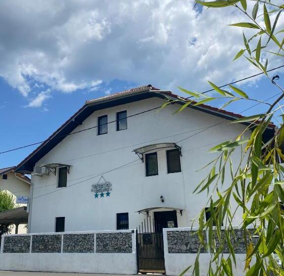 خانه 1 خوابه, Vila Selina