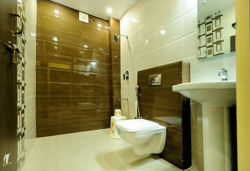 Номер Deluxe, Srigandha Residency  Vaccinated Staff
