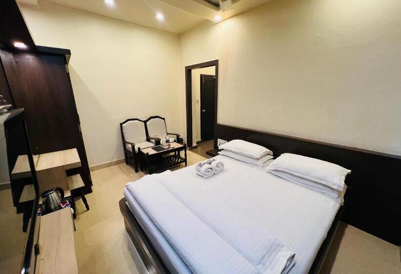 Номер Deluxe, Srigandha Residency  Vaccinated Staff