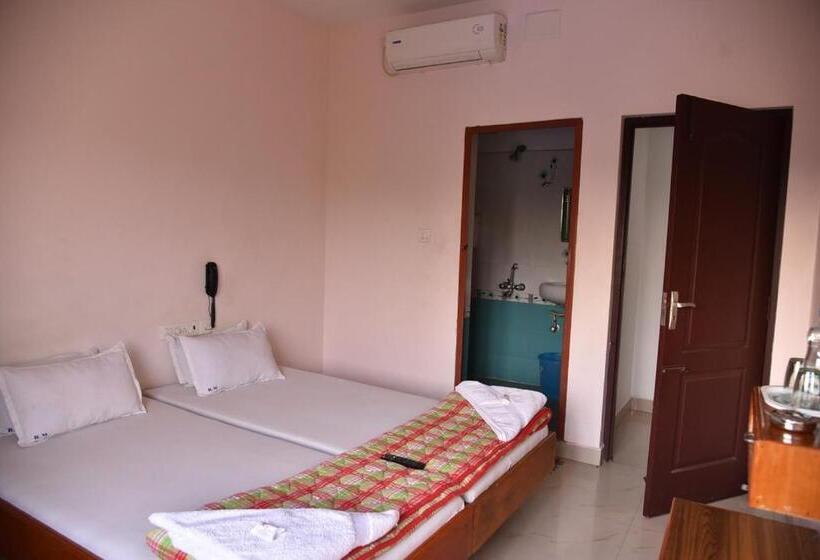 标准间, R M Guest House