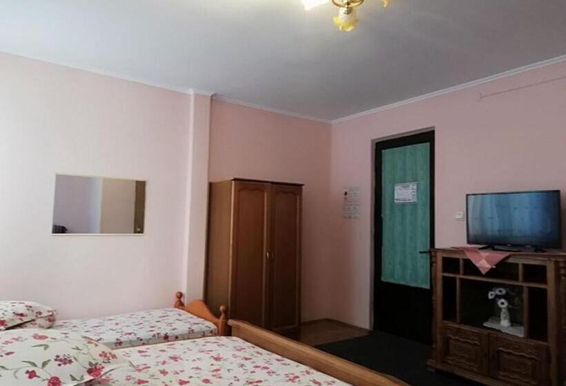 اتاق استاندارد سه نفره, Hostel „la Galan”