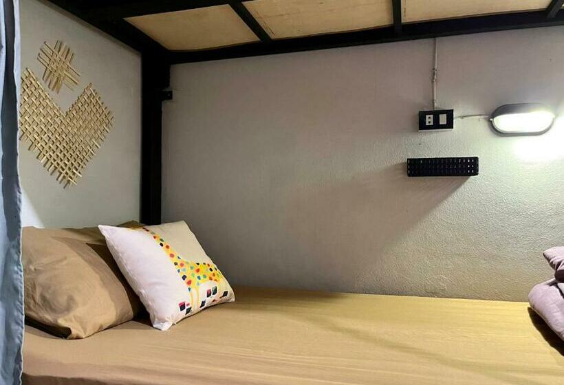 Кровать в Общей Комнате, Little Hostel
