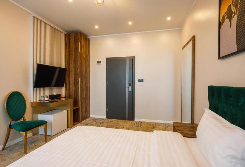 اتاق لوکس, Motel Andra