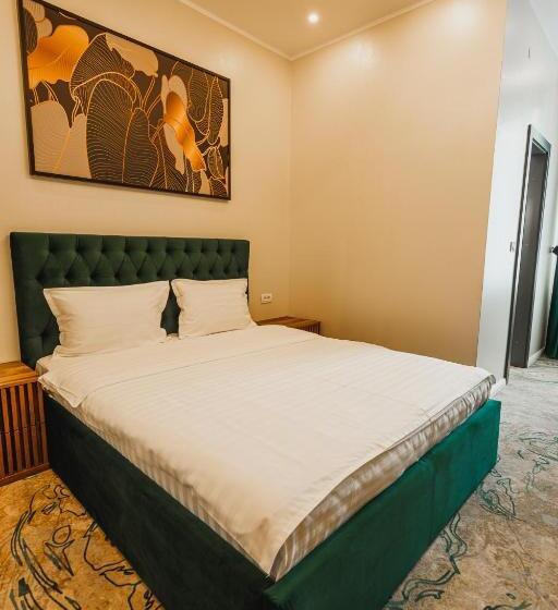 اتاق لوکس, Motel Andra