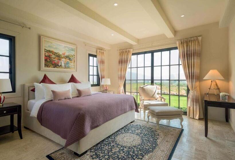 Вилла 3 Спальни с Бассейном, Mövenpick Resort Khao Yai