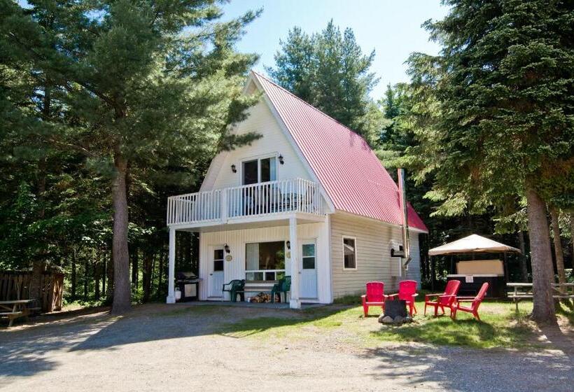 샬레, Camping Chalets Spas Pignons Rouges