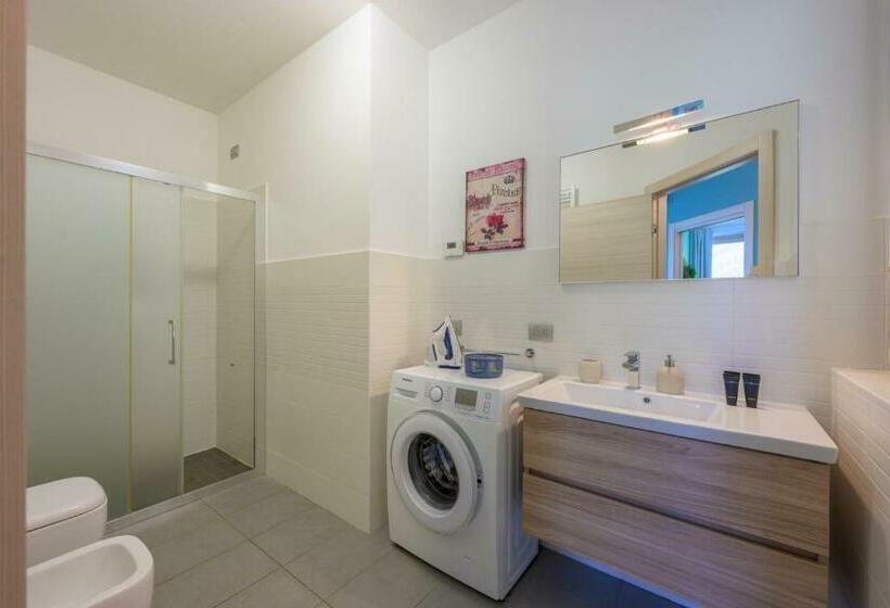 带4个卧室的公寓, Bellagio Village  4 Apartments By The Lake   Seasonal Warm Pool And Sauna