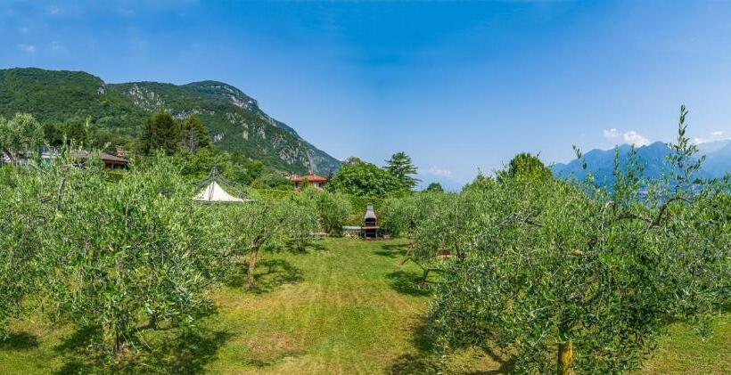带4个卧室的公寓, Bellagio Village  4 Apartments By The Lake   Seasonal Warm Pool And Sauna