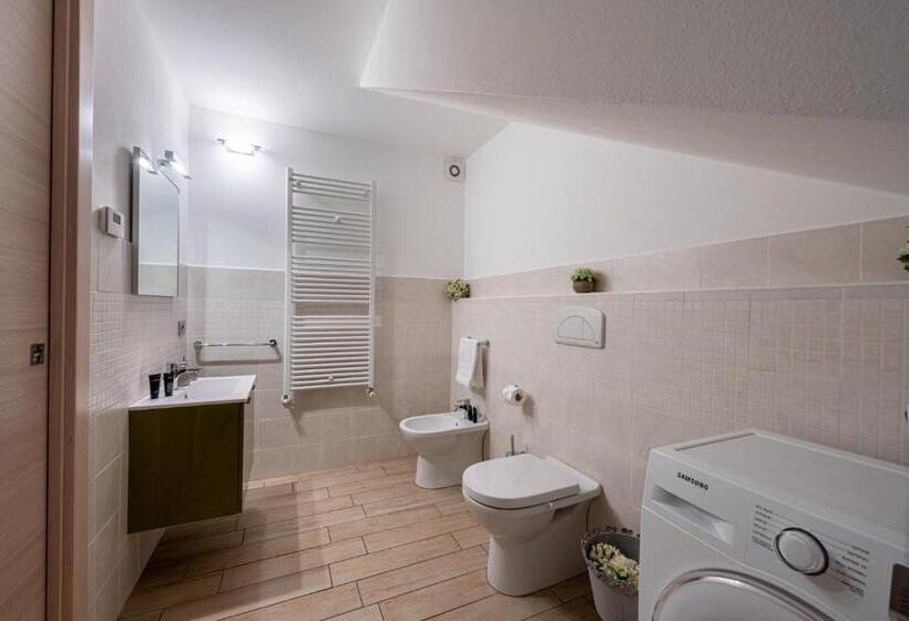 Апартаменты 2 Спальни, Bellagio Village  4 Apartments By The Lake   Seasonal Warm Pool And Sauna