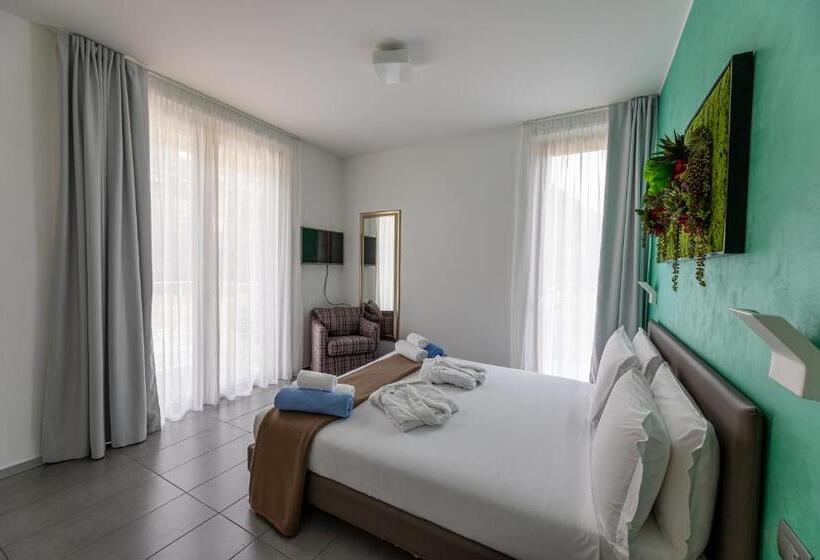 带4个卧室的公寓, Bellagio Village  4 Apartments By The Lake   Seasonal Warm Pool And Sauna