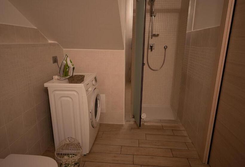 Апартаменты 2 Спальни, Bellagio Village  4 Apartments By The Lake   Seasonal Warm Pool And Sauna