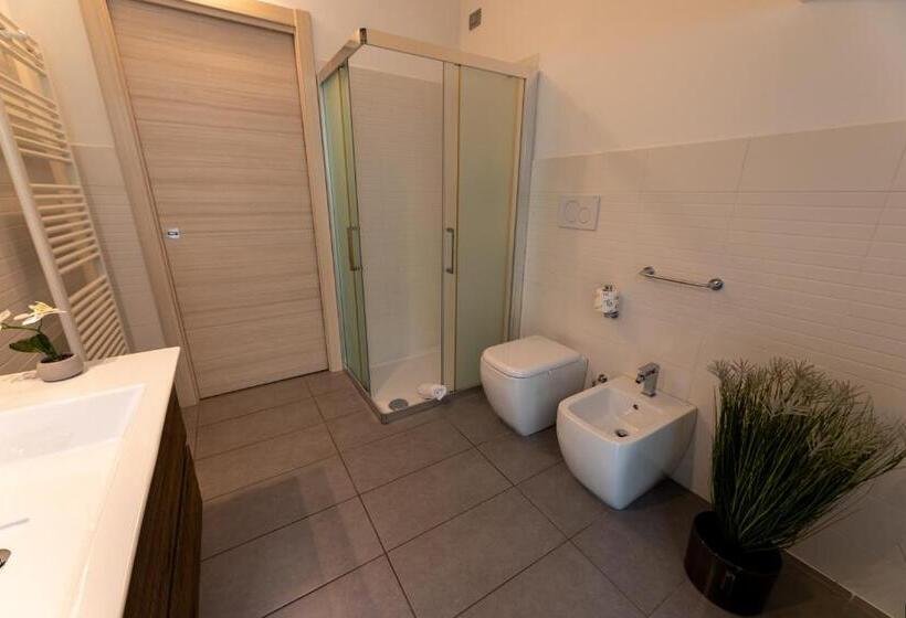 带2个卧室的公寓, Bellagio Village  4 Apartments By The Lake   Seasonal Warm Pool And Sauna