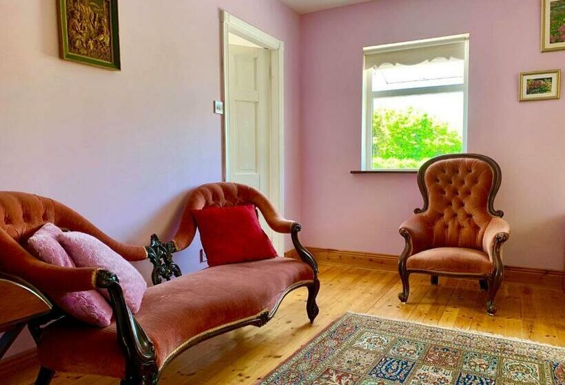 Номер Стандарт, Victoria's House
