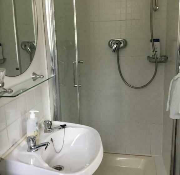 Семейный Номер, Victoria's House