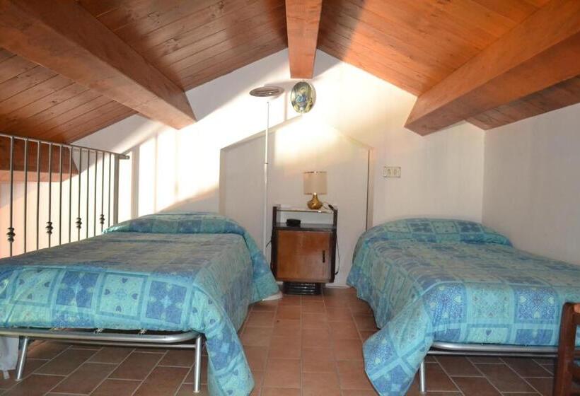 Четырехместный Номер Стандарт Вид на Сад, Agriturismo Montorso