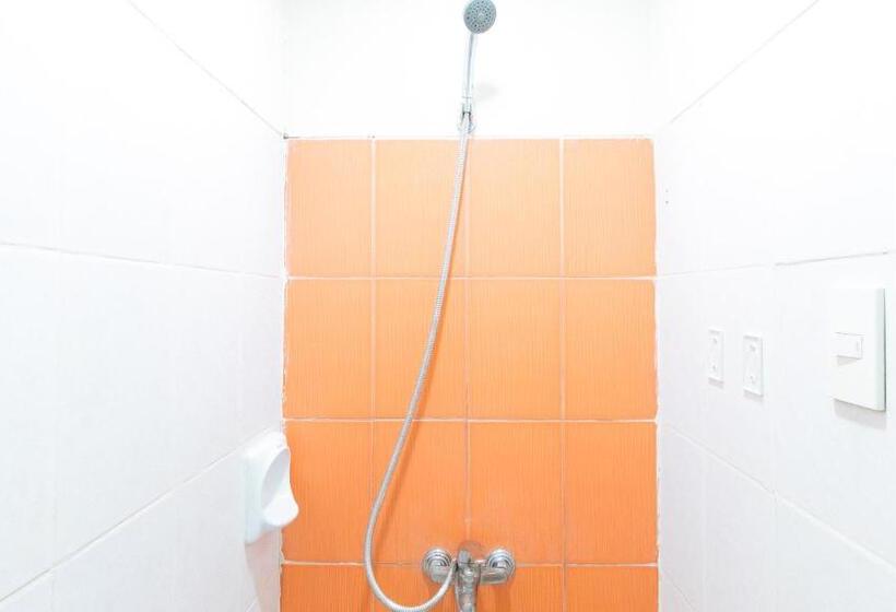 Номер Deluxe, Reddoorz Plus @ E Rodriguez Corner Banawe