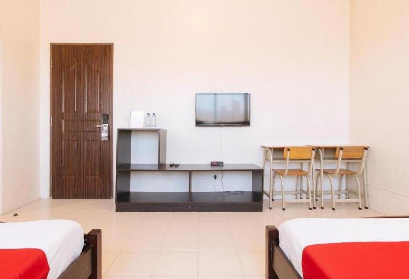 Семейный Номер, Reddoorz Plus @ E Rodriguez Corner Banawe
