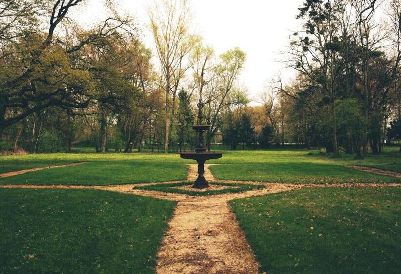 Семейный Номер, Château De Varennes
