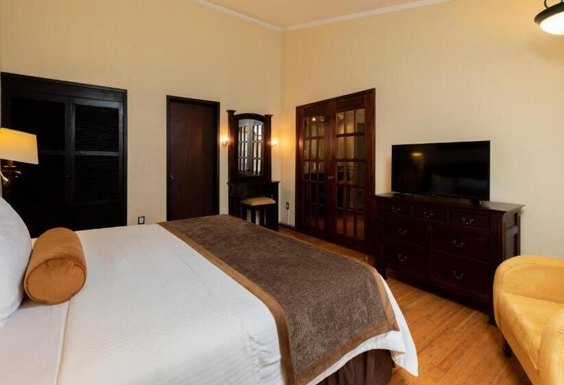 デラックススイート, Es Villa Mercedes San Cristobal