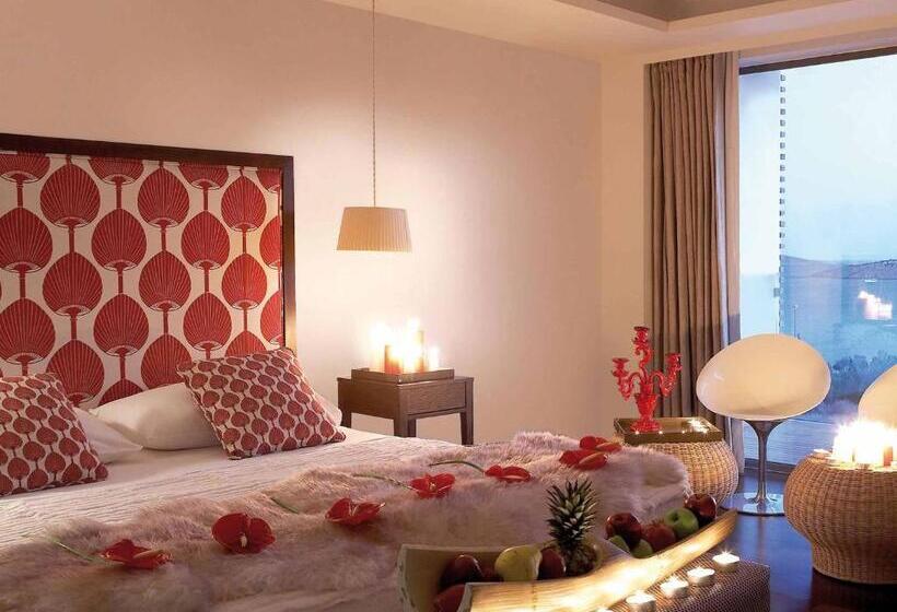 سوییت جونیور, The Roc Club, A Grecotel Hotel To Live