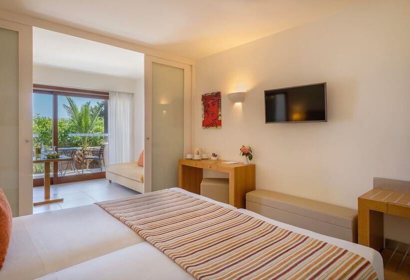Семейный Номер, Blue Sea Beach Affiliated by Melia