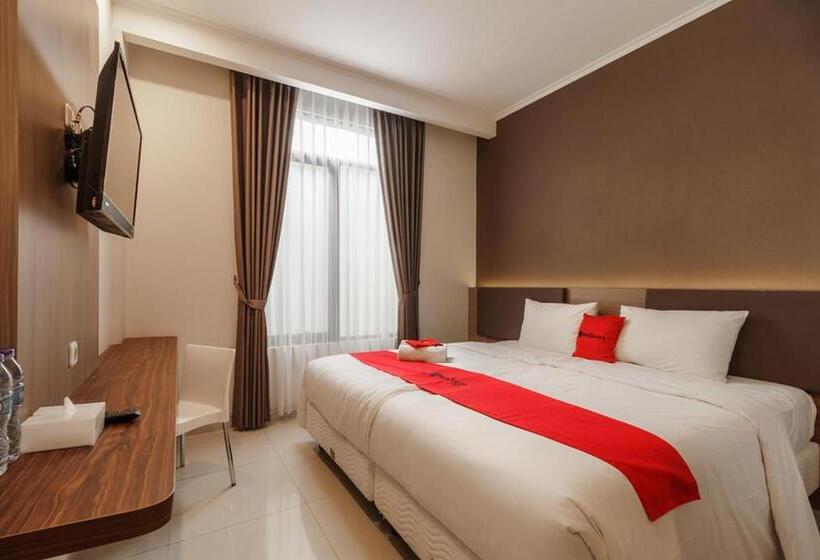 Номер Стандарт, Reddoorz Plus Near Lippo Mall Kemang 2