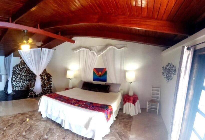 Полулюкс Повышенной Комфортности, Toucan Lane Hotel And Restaurant