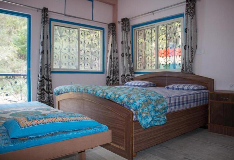 اتاق استاندارد سه تخته با بالکن, Golden Crown Laxman Jhula