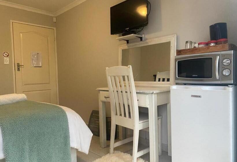 Номер Стандарт с Балконом, Ndzuti Guest House