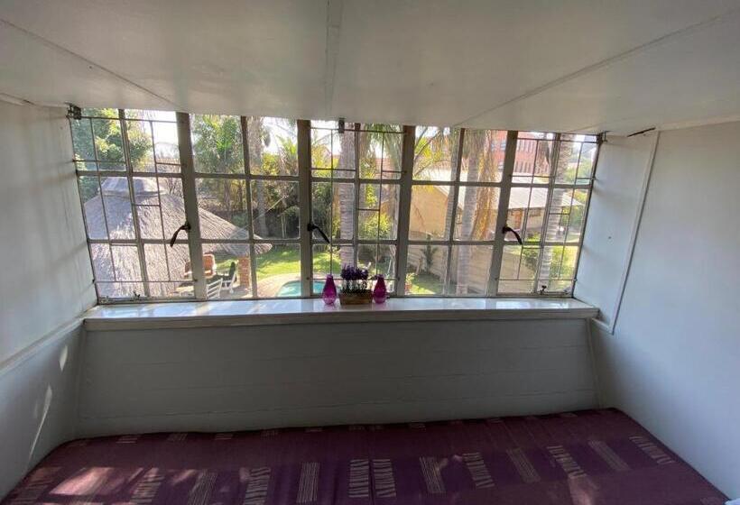 Номер Стандарт Вид на Сад, Ndzuti Guest House