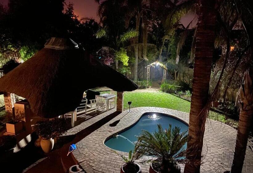 Номер Стандарт Вид на Сад, Ndzuti Guest House