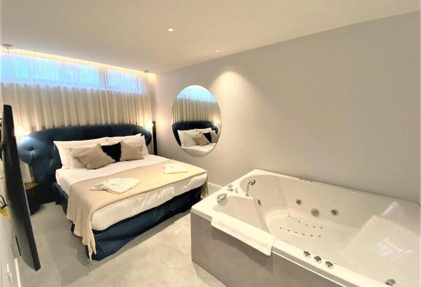 سوئیت با وان آب گرم, Korpa Deli Rooms Spa