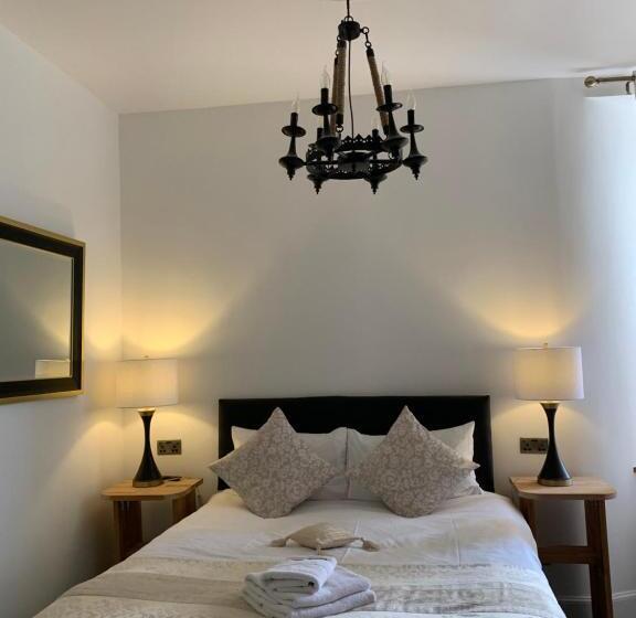 Королевский Люкс, Royal Mile Suites By The Castle