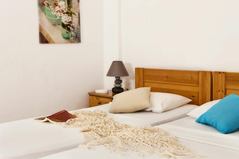 اتاق اساندارد با چشم‌انداز جانبی به دریا, Fereniki Resort & Spa