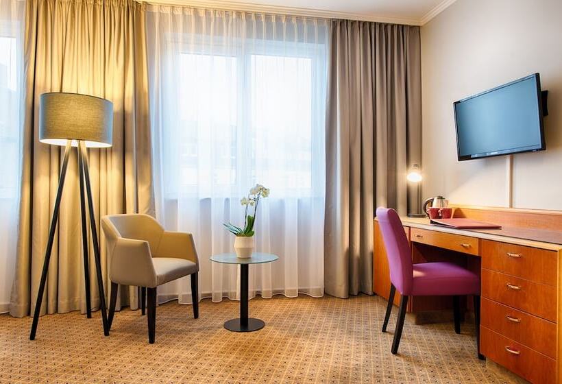 Номер Superior, Leonardo Hotel Düsseldorf City Center