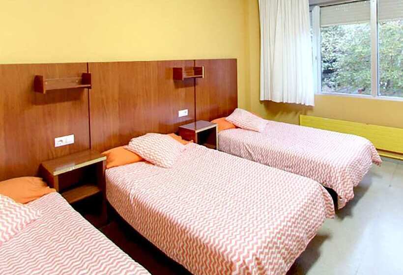 Номер Стандарт Трехместный, Residencia Albergue Jaca