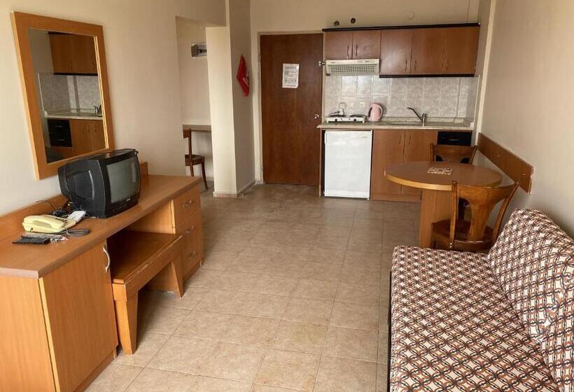 Люкс Вид на Бассейн, Tuntas Family Suites Kusadasi