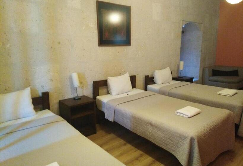 חדר סטנדרט לשלושה, Casablanca Hostal