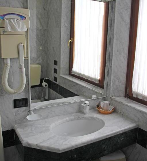 Номер Стандарт Трехместный, Park Hotel Villa Leon D Oro