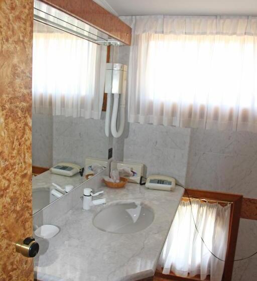 Четырехместный Номер Стандарт, Park Hotel Villa Leon D Oro