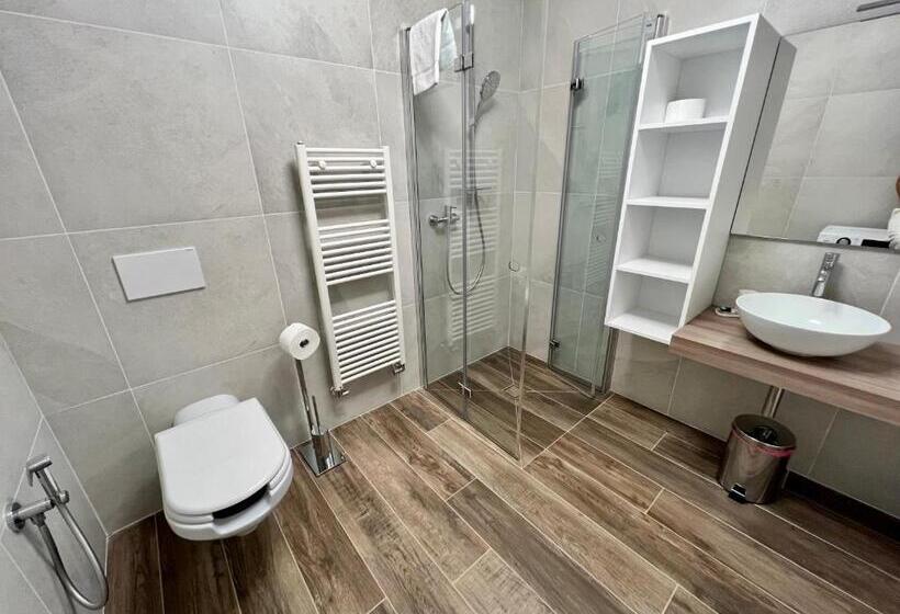 آپارتمان 1 خوابه با چشم‌انداز استخر, Kristall Lago Residence