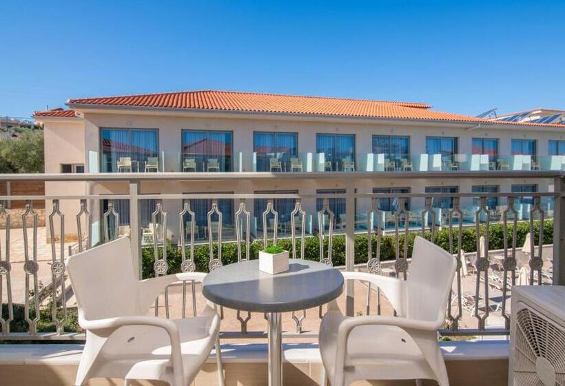 Семейный Номер Вид на Бассейн, Karras Grande Resort