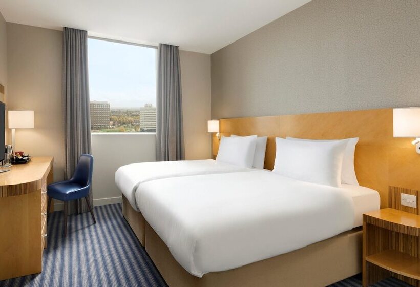 Номер Стандарт, Ramada Hotel & Suites By Wyndham Coventry